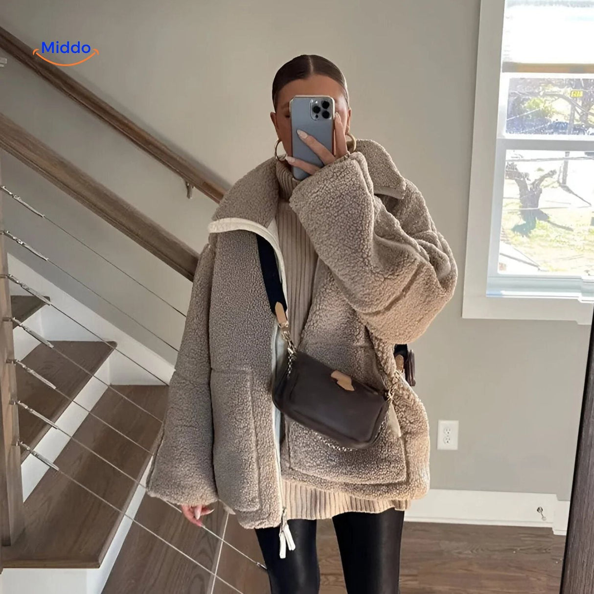 Oversized teddyjas met hoge kraag en twee steekzakken