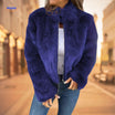 Damesjas van imitatiebont met hoge kraag en rits, kleur blauw