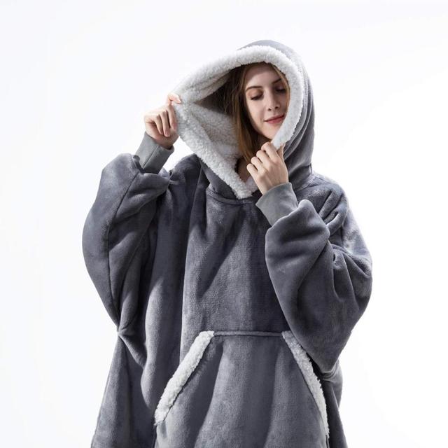 Dekenhoodie one size met fleece buitenkant en sherpa, kleur grijs - witte rand