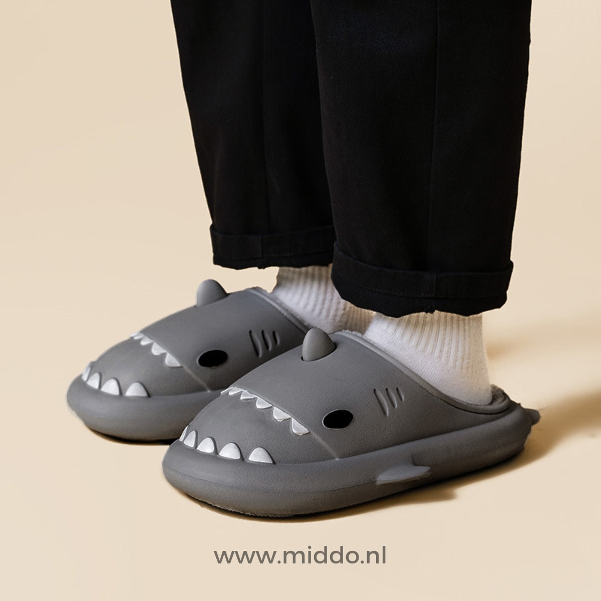 Haaienpantoffels met dikke zool voor binnen en buiten, kleur zwart