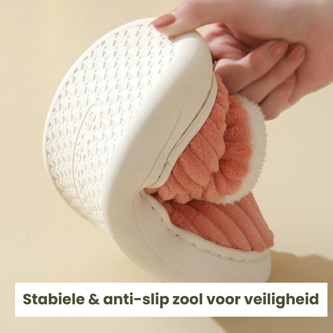 Hoge pantoffels van ribstof met omgeslagen fleeceboord