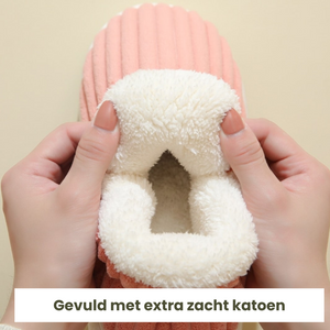 Hoge pantoffels van ribstof met omgeslagen fleeceboord