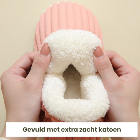 Hoge pantoffels van ribstof met omgeslagen fleeceboord