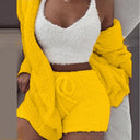 Driedelige loungeset van teddystof: top, short, vest, kleur geel
