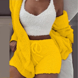 Driedelige loungeset van teddystof: top, short, vest, kleur geel
