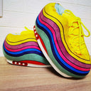 Pluche sneakerpantoffels met veters en gestikte zool, kleur rainbow