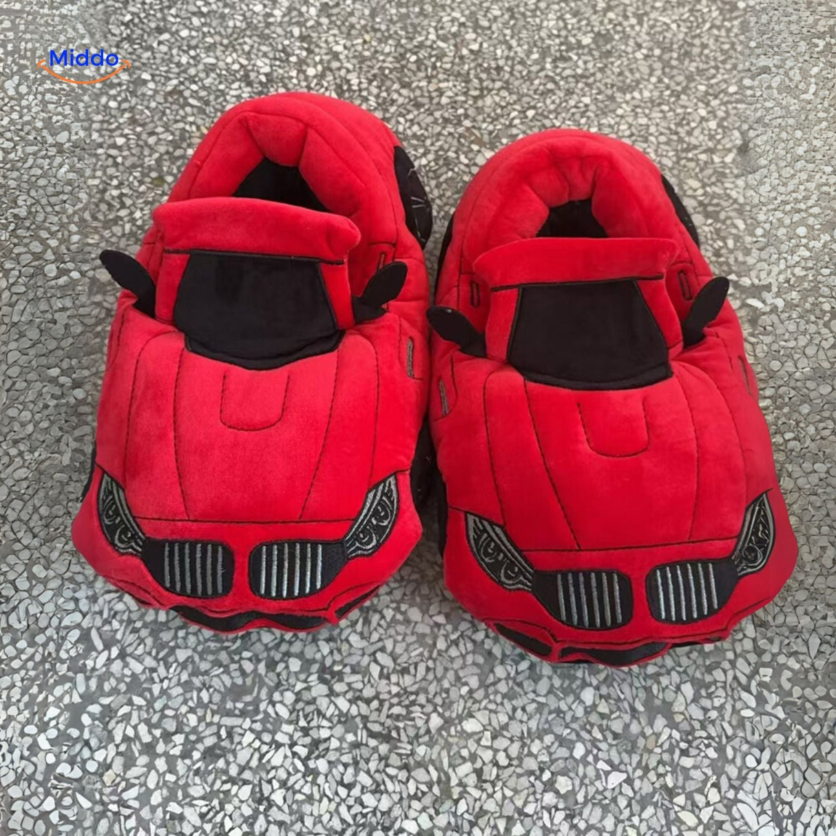 Pluche pantoffels in de vorm van een sportauto