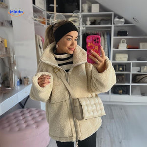Oversized teddyjas met hoge kraag en twee steekzakken